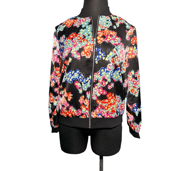 Jason Wu black bomber jacket with floral print. Size M. Pockets. Lined. - Picture 15 of 16